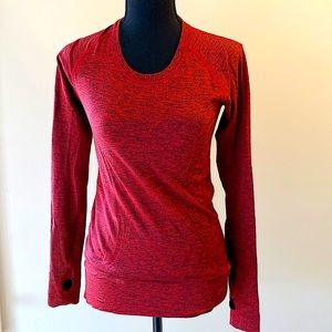 Lululemon long sleeve top with thumb holes.
